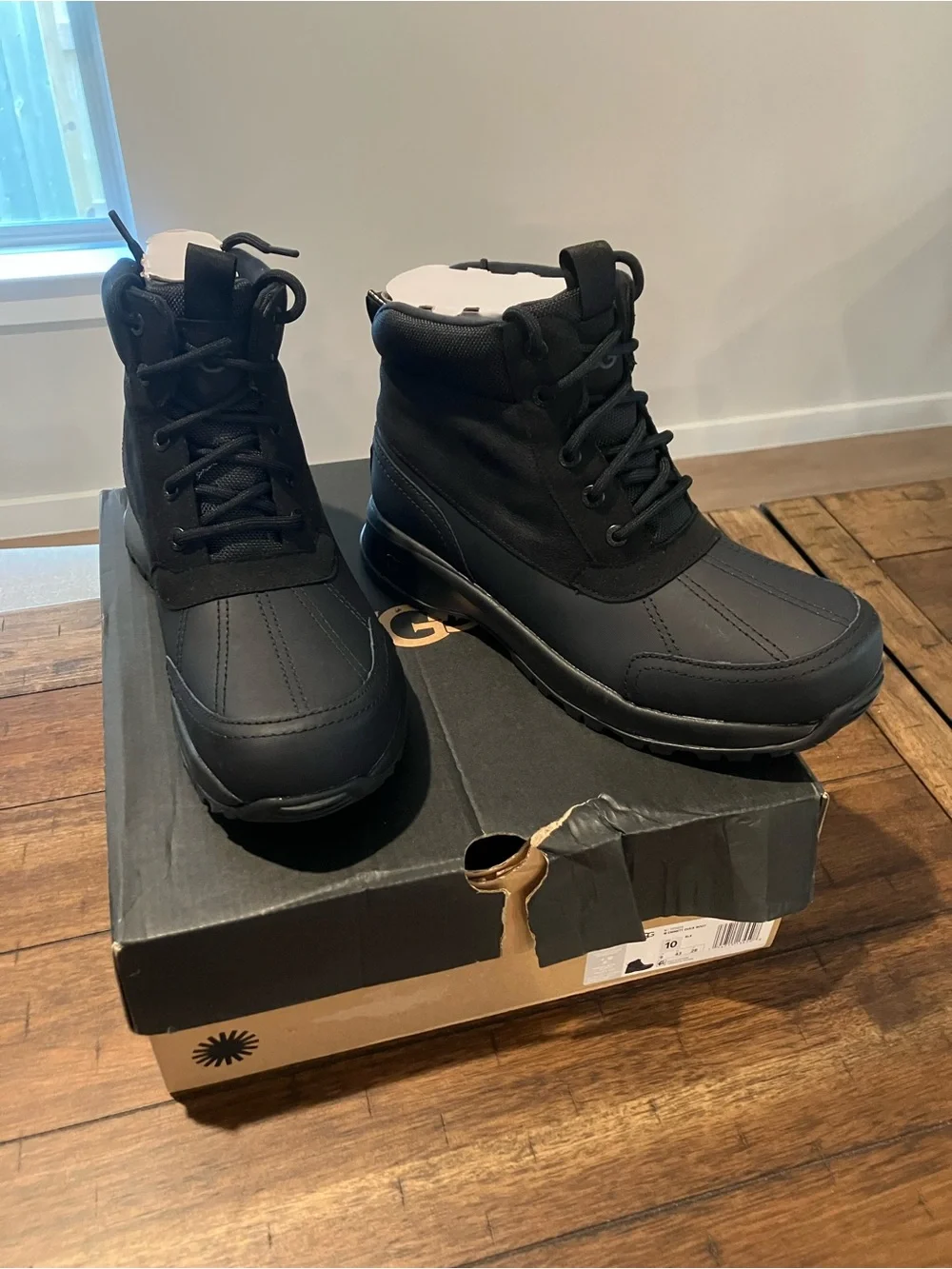 UGG Men’s Emmett Duck Boot Black Lace-Up Rugged Ankle Boots Sz 10